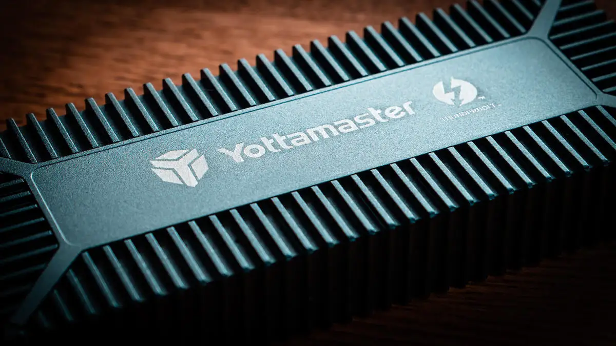 Yottamaster Thunderbolt3 NVMe M.2 SSDケース 雪の華デザイン（TB3-T3）レビュー